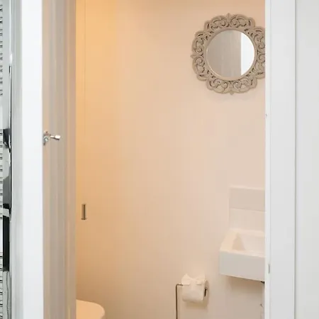 4-bedroom Sleeps 8 Fast Wifi 公寓